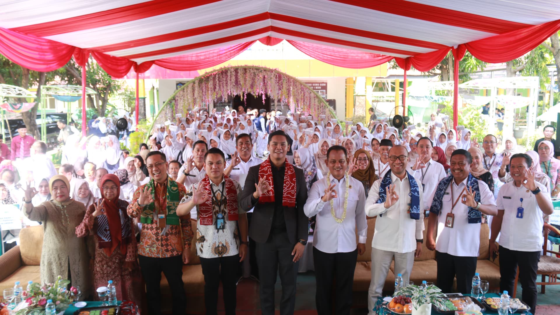 OJK Cirebon Luncurkan 9 Bank Mini Sekolah untuk Tingkatkan Literasi Keuangan Pelajar