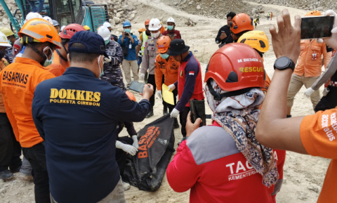 Update Longsor Tambang Galian C Gunung Kuda Cirebon: Siang Ini Satu Jenazah Kembali Ditemukan, Total 20 Meninggal
