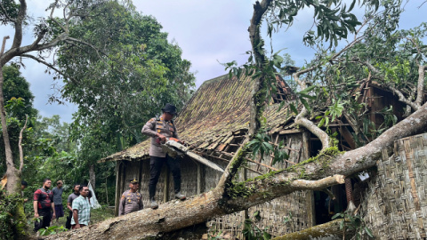 Amukan Puting Beliung Merusak Puluhan Rumah Warga di Bangkalan