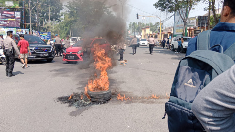 Unjukrasa Mahasiswa UTM Dalam Mengkritisi 100 Hari Kinerja Bupati – Wabup Bangkalan, Sempat Ricuh dan Adu Mulut
