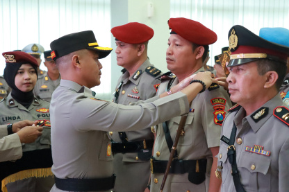 Kapolres Gresik Pimpin Sertijab Kasat Resnarkoba dan Kasat Tahti