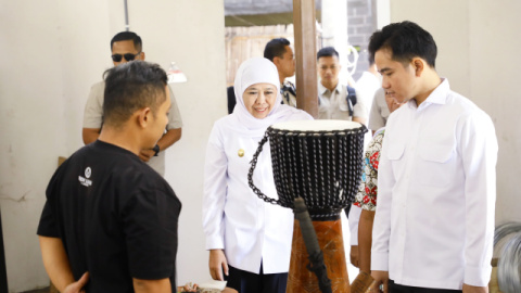 Dukung Produk UMKM Jatim Tembus Pasar Internasional, Wapres Gibran dan Gubernur Khofifah Sambangi Produsen Kendang Jimbe Blitar