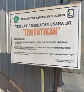 Meski Sudah Ditutup Oleh Pemkab Sidoarjo, Pabrik Pengolah Limbah Bulu Ayam di Kletek Masih Nekat Beroperasi