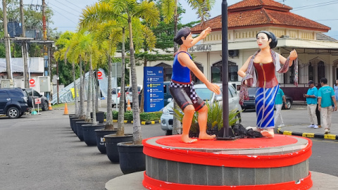 Lengger dan Bawor Meriahkan Stasiun Purwokerto, KAI Beri Pengalaman Budaya bagi Pelanggan