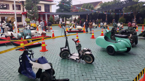 Masyarakat Antusias Melihat Vespa Klasik dan Langka yang Dicari Kolektor di Batu Vespa Fest 2025