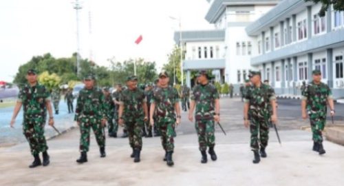 Panglima Koops Udara I dampingi Panglima TNI Tinjau Latgabma Griffin Cakti 2025