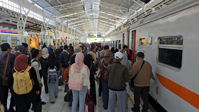 Tingkatkan Pelayanan, KAI Daop 5 Tinggikan Dua Peron di Stasiun Maos