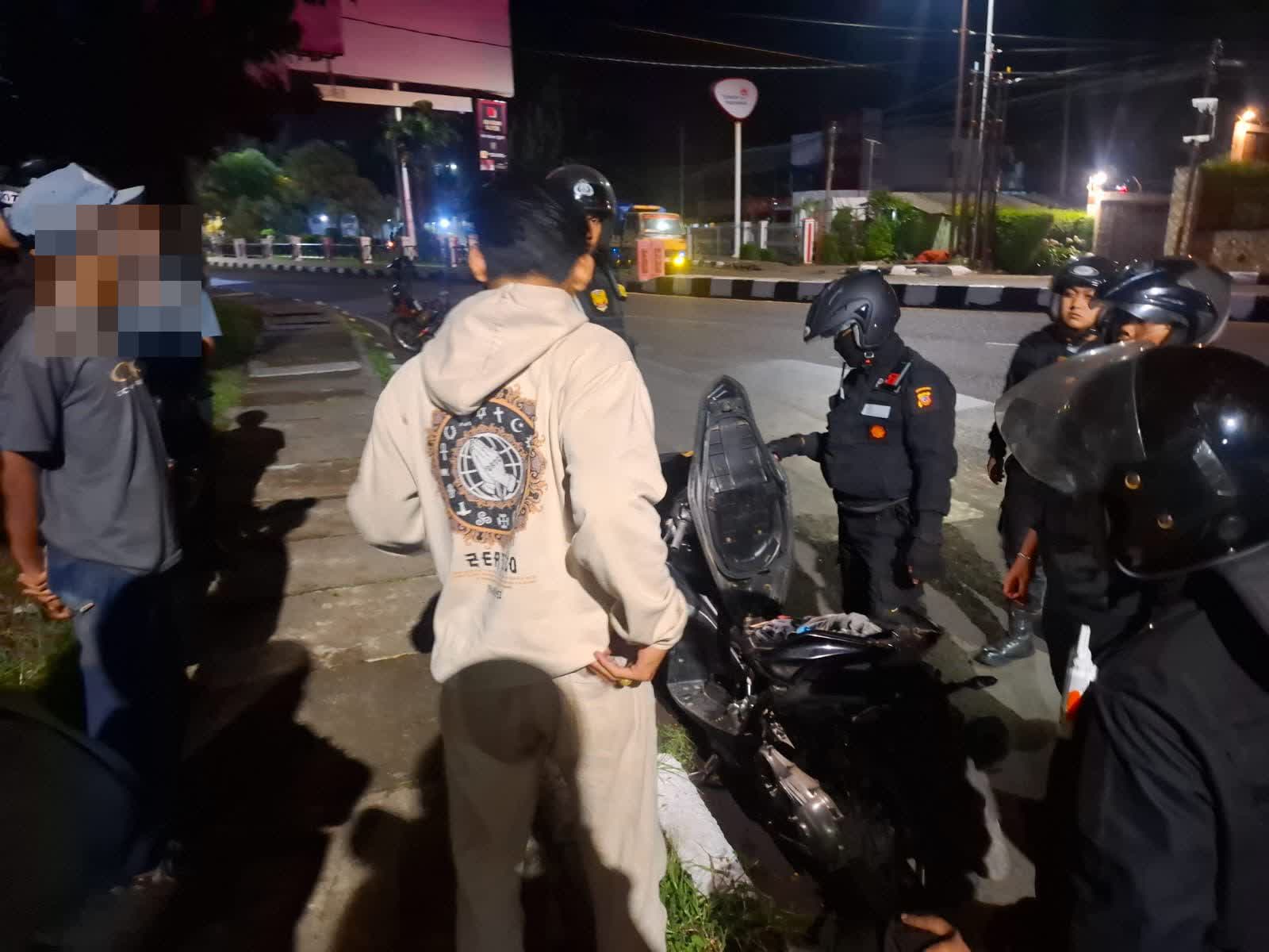 Tiga Pemuda Tak Berkutik di Hadapan Tim Maung, Diduga Hendak Tawuran Konten