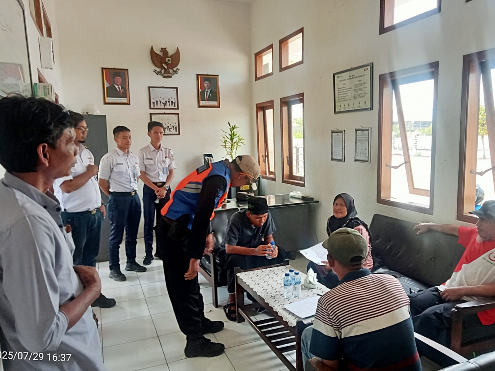 Pelaku Pelemparan Kereta Api Brawijaya Berhasil Diamankan KAI Daop 3 Cirebon