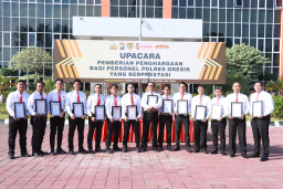 Polri Presisi, Kapolres Gresik Beri Penghargaan Personel Berprestasi