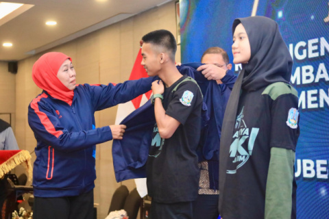 Iringi Langkah Juang Siswa SMK, Khofifah Optimis Jatim Hattrick Juara Umum LKS Dikmen Tingkat Nasional 2025