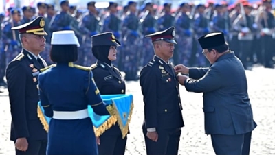 Presiden Prabowo Anugerahkan Tanda Kehormatan kepada Jajaran Polri pada Peringatan ke-79 Hari Bhayangkara