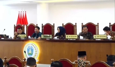 Pengambilan Keputusan DPRD Ponorogo Terhadap Raperda tentang Perubahan APBD 2025