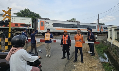 KAI Daop 5 Gandeng Komunitas Edan Sepur Sosialisasi Keselamatan di Perlintasan Sebidang dan Safety Hunting di Stasiun Kebasen