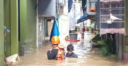 Terpantau 50 Titik Genangan di Jakarta, Ratusan Jiwa Mengungsi
