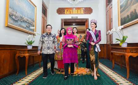 Sambut Hangat Puteri Indonesia 2025 Pulang ke Jatim, Gubernur Khofifah: Gaungkan Pariwisata dan Budaya Jawa Timur di Kancah Internasional