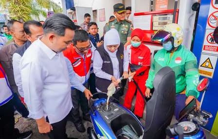 Suplai Kembali Normal Jember Tak Lagi Krisis BBM, Gubernur Khofifah Ungkap Rasa Syukur Bagikan Bantuan Bensin Gratis Untuk Ojol