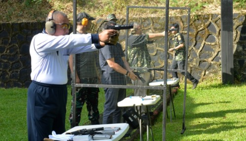Jaga Ketahanan Fisik, Danseskoal Latihan Menembak Bersama Pejabat Utama Seskoal