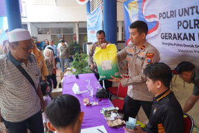 Peduli Masyarakat, Polres Gresik Gelar Gerakan Pangan Murah