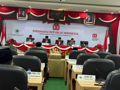 DPRD kabupaten Pamekasan Mendengarkan Pidato Presiden Prabowo Subianto