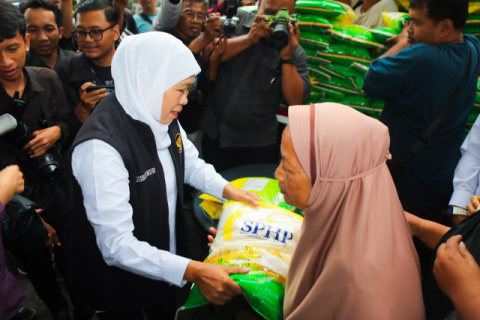 Gubernur Khofifah Gelar Pasar Murah di Kota Malang