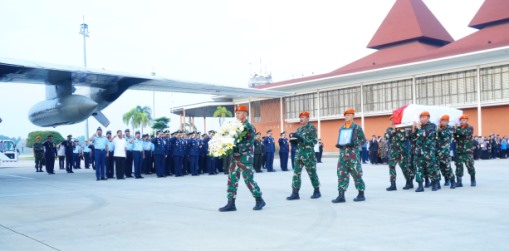 Pangkoopsud I Berikan Penghormatan Terakhir, Hadiri Pemberangkatan Jenazah Alm. Marsma TNI Fajar Adriyanto