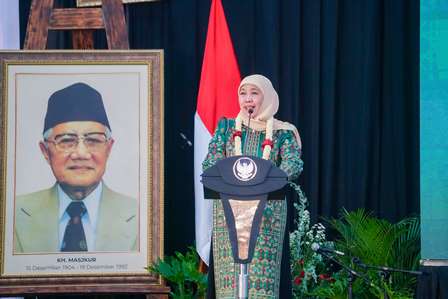 Ajak Teladani Perjuangan KH Masjkur dan KH Tholchah Hasan, Gubernur Khofifah: Pendidikan Adalah Pondasi Karakter dan Peradaban Bangsa