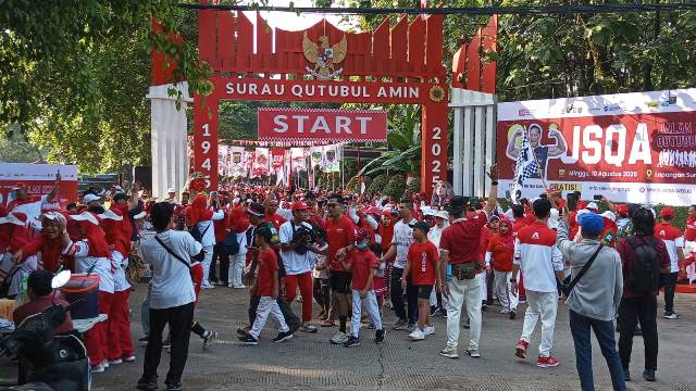 Syukuri Kemerdekaan RI,Transjakarta dan Ribuan Warga Semarakkan Jalan Sehat Qutubul Amin Depok