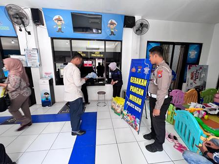 Satlantas Polres Batu Gelar Gerakan Pangan Murah, Jual Beras SPHP di Enam Titik