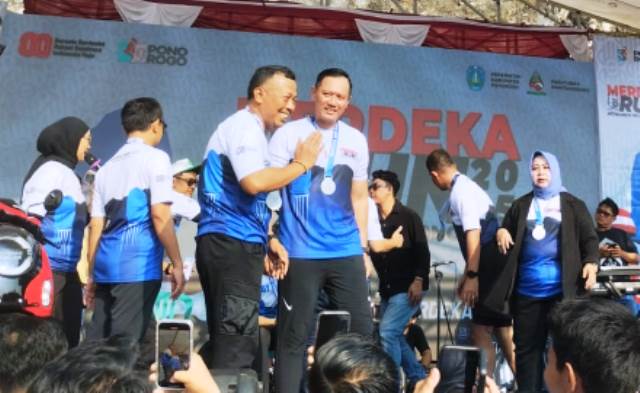 Bupati Sugiri Dampingi Menko AHY Berangkatkan Ribuan Peserta Merdeka Run 2025 di Monumen Reog