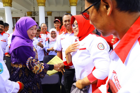 Gubernur Khofifah Terima ABPEDNAS Jatim: Perkuat Peran Parlemen Desa sebagai Mitra Pemerintah