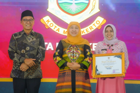 Khofifah Tutup FESyar Regional Jawa 2025, Ajak Bupati/Wali Kota di Jatim Perkuat Sinergi Hadirkan Zona Kuliner Halal, Aman, Sehat (KHAS)