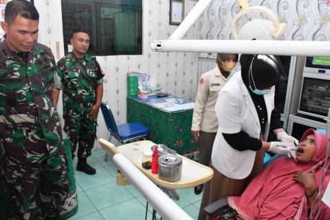 HUT ke 80 TNI, Ratusan Warga Ikuti Pengobatan Gratis di Kodim Ponorogo