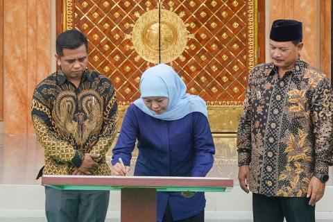 Gubernur Khofifah Resmikan Masjid Baitus Sholihin SMAN 3 Taruna Angkasa Madiun, Sebut Visi Besar Pembentukan Karakter dan Kesalehan