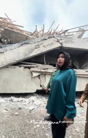 Turut Berbelasungkawa, Wabup Mimik Sambangi Masjid Ponpes Al Khoziny Sidoarjo Yang Ambruk