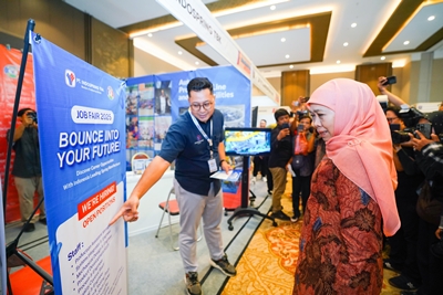 Job Fair Inklusif 2025 Resmi Dibuka, Gubernur Khofifah Tegaskan Komitmen Wujudkan Akses Kerja Setara untuk Semua