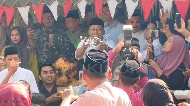 Tradisi Unik Tebar Koin Uang dalam Peringatan Maulid Nabi Muhammad SAW di Masjid Al Ishaq Coper