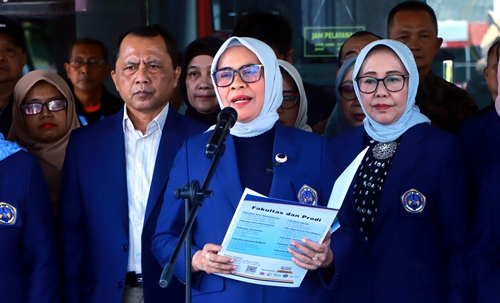 Unitomo Serukan Persatuan: “Mahasiswa Garda Depan Demokrasi”