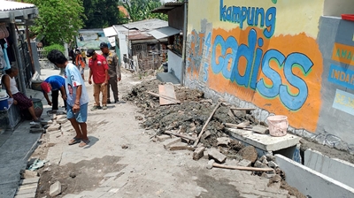 Proyek U-Ditch Pakis Amburadul, Warga Pertanyakan Fungsi Pengawasan