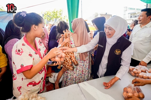 Warga Antusias Serbu Pasar Murah di Sedati Sidoarjo, Upaya Gubernur Khofifah Pastikan Stok Bapok Aman, Terjangkau dan Distribusi Lancar