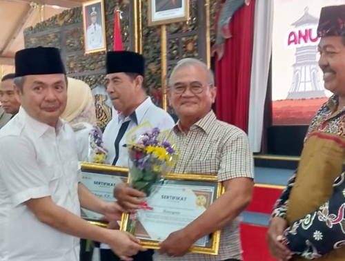 Penyiar Legendaris Bangkalan: Biarkan Pena – mu Bicara