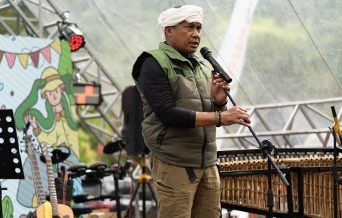 Wariskan Semangat Cinta Alam untuk Generasi Muda, Dankodiklatad Resmikan Prasasti Jenderal Pohon Doni Monardo di Pinus Eco Fest 2025