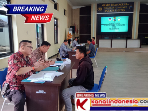 Polres Buka Lowongan SPPG, Ratusan Pelamar Penuhi Teras Gedung Graha Bhayangkara Polres Pacitan