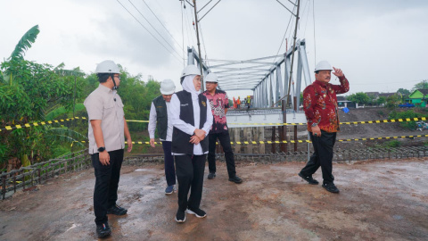 Gubernur Khofifah Pastikan Jembatan Kutorejo Siap Dibuka Bulan Depan, Optimis Perlancar Mobilitas Warga Kecamatan Bagor dan Rejoso Nganjuk