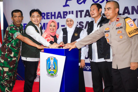 Gubernur Khofifah Resmikan Rehabilitasi Jalan Poros Miru-Jugo Lamongan