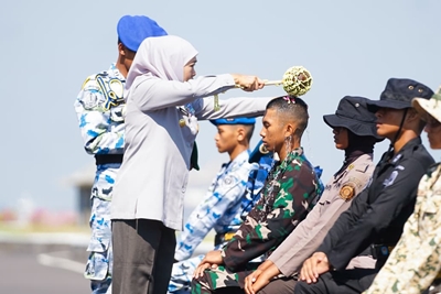 Pembaretan Kolektif SMA Negeri Taruna se-Jawa Timur, Gubernur Khofifah Tegaskan Disiplin dan Integritas sebagai Fondasi Pemimpin Masa Depan