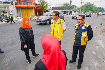 Gubernur Khofifah Tinjau Proyek Pelebaran Jalan Sugihwaras Magetan, Tingkatkan Konektivitas dan Ekonomi Mataraman