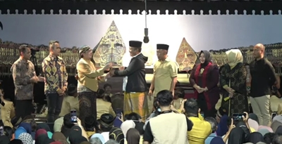 Bupati Sugiri Sancoko Hadiri Pagelaran Wayang Kidulan Gebyar Budaya Mataraman di Pasar Sumoroto