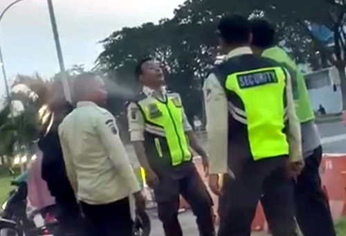 Viral! Video Adu Mulut Sekuriti KIK dengan Driver Ojol di Kendal