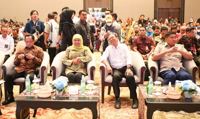 Gubernur Khofifah Bersama Tiga Menteri Satukan Langkah Percepat Program Rumah Layak bagi Masyarakat Berpenghasilan Rendah di Jatim